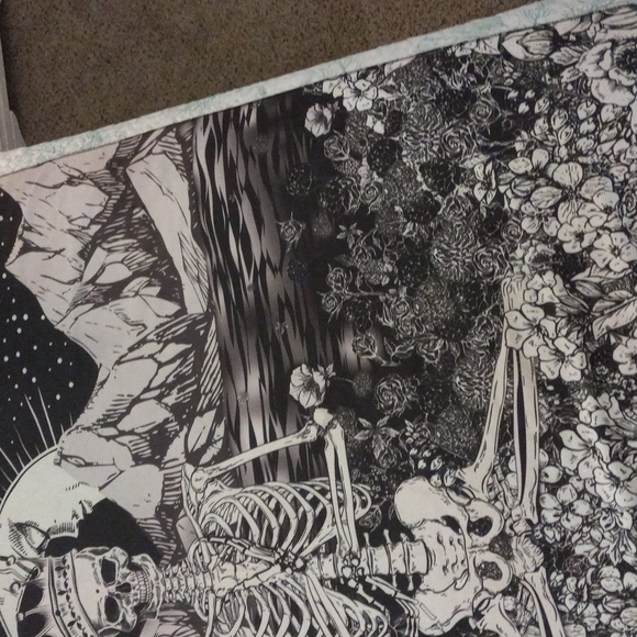 Skeleton tapestry, black & white - Picture 3 of 3